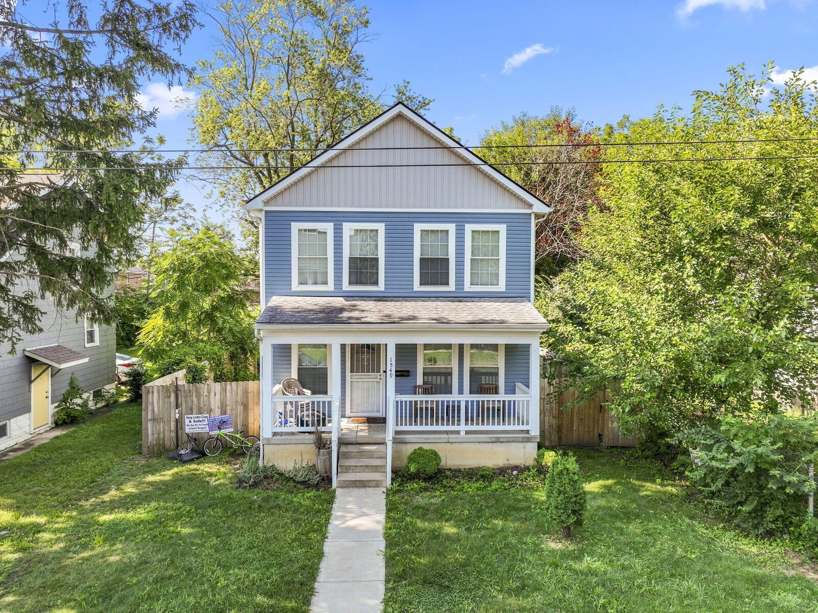 Property Photo: 1549 Briarwood Avenue OH 43211