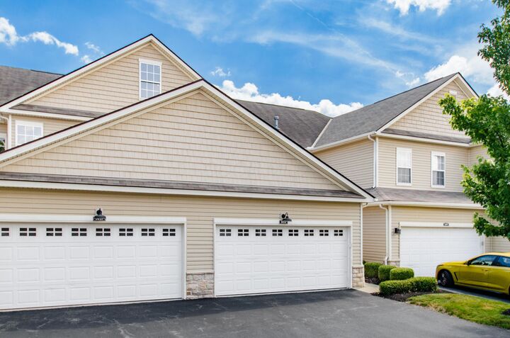 Property Photo:  1413 Carylake Circle  OH 43240 