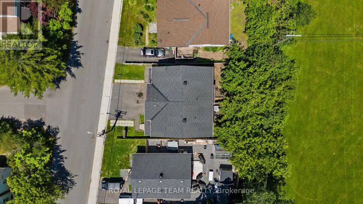 Property Photo:  1991 Banff Avenue  ON K1V 7X6 