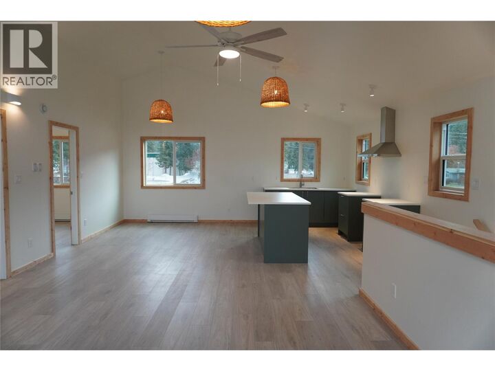 Property Photo: 905 13 Avenue South BC V0A 1H0