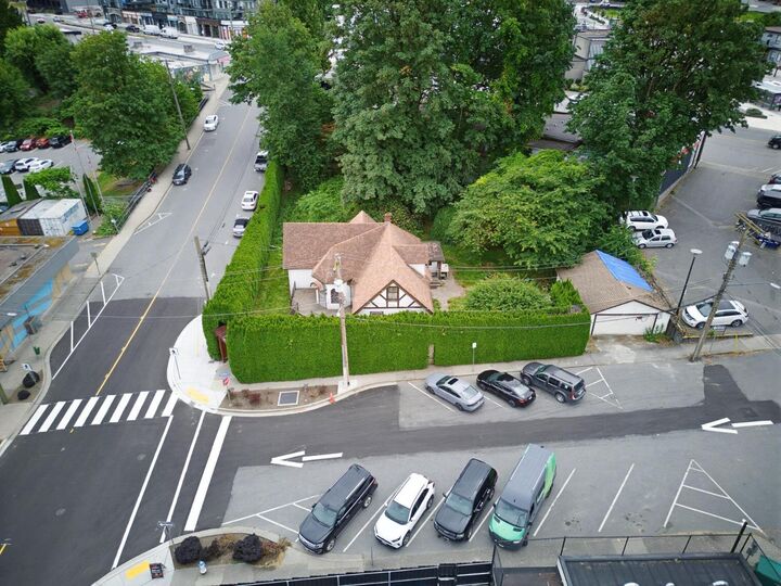 Property Photo:  2517 Montvue Avenue  BC V2S 3V1 