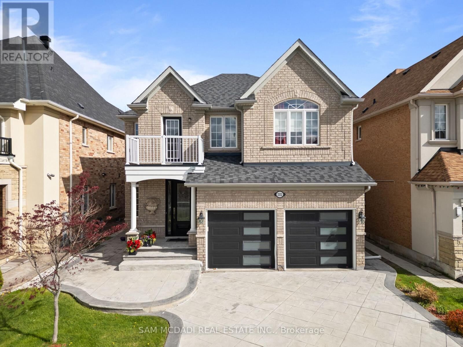 Property Photo:  3352 Erin Centre Boulevard  ON L5M 8C3 