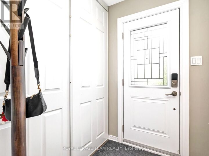 Photo de la propriété: 53 Thornbury Crescent ON K2G 6C5