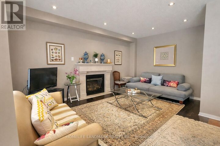 Property Photo:  152 Mavrinac Boulevard  ON L4G 0G6 