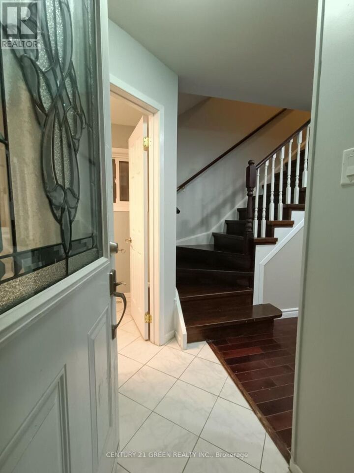 Property Photo:  87 Chatfield Drive Main  ON L1T 2J4 