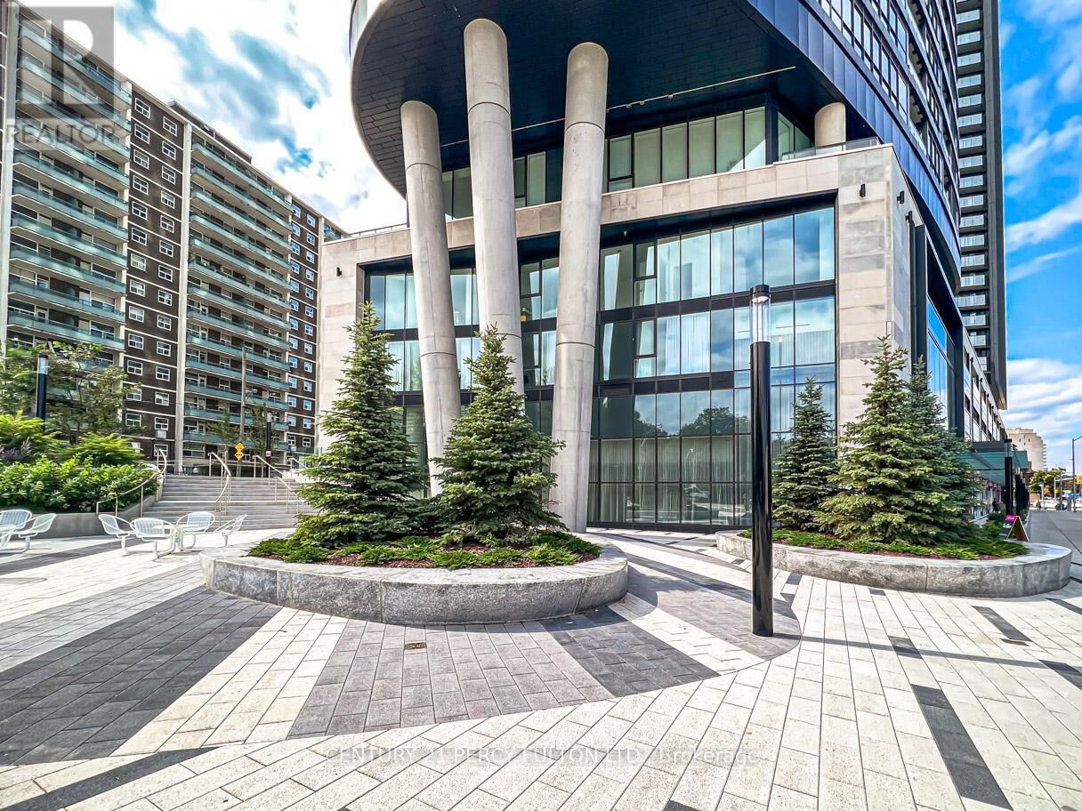 Property Photo: 585 Bloor Street East 3415 ON M4W 0B3