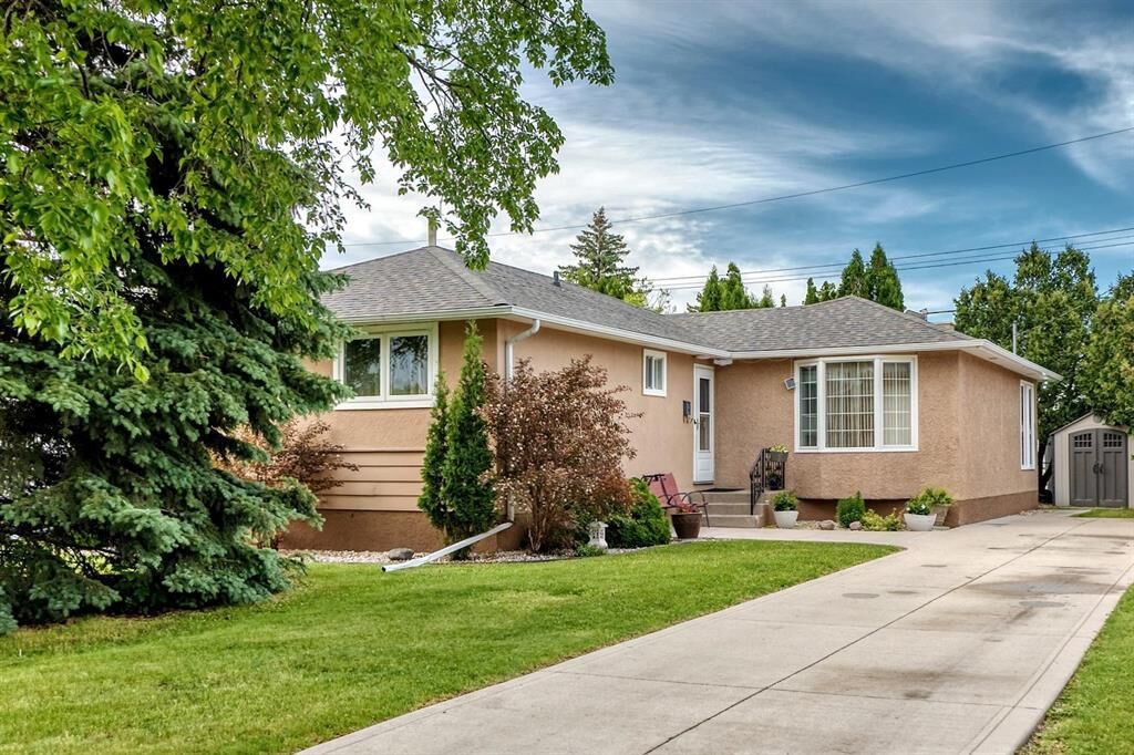 Property Photo: 589 Mark Pearce Avenue MB R2G 0G6