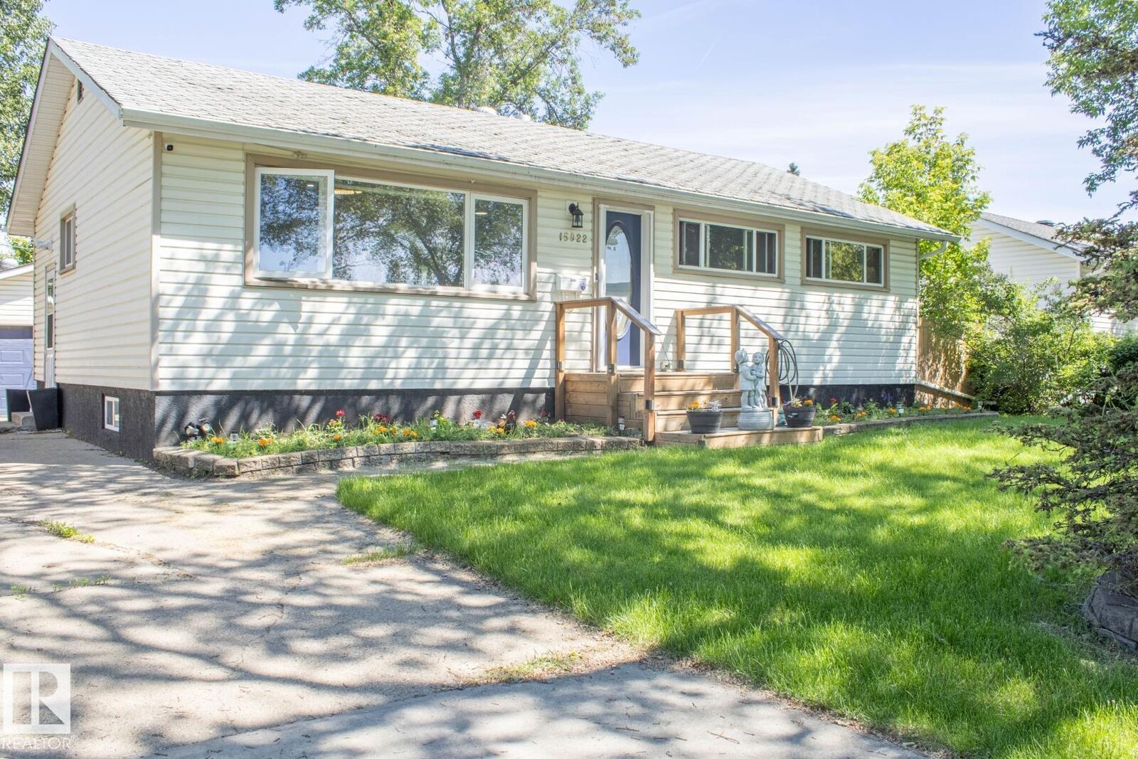Property Photo: 15922 92 Avenue NW AB T5R 5C6