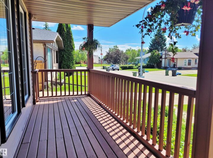 Property Photo:  9516 173 Avenue NW  AB T5Z 1C3 