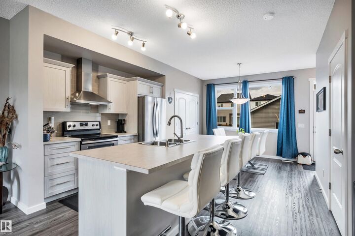 Property Photo:  2565 Coughlan Road SW  AB T6W 2Z6 