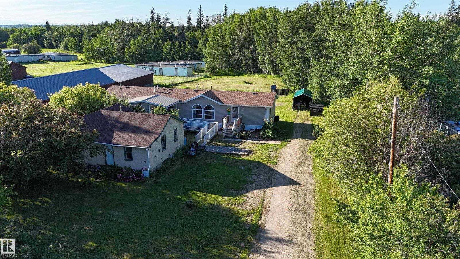 Property Photo:  6118 Hwy 16  AB T0E 0W0 