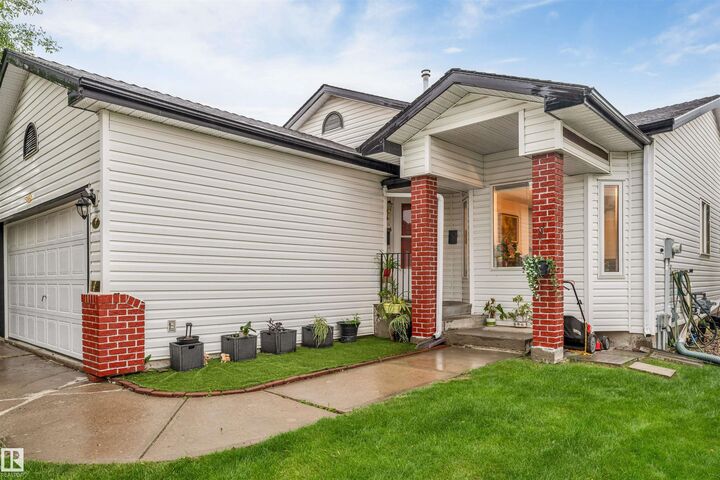 Property Photo:  312 Beringer Crescent NW  AB T5T 6B6 