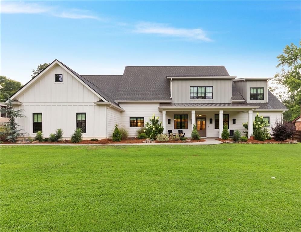 Property Photo: 290 Walnutwood Trail GA 30075