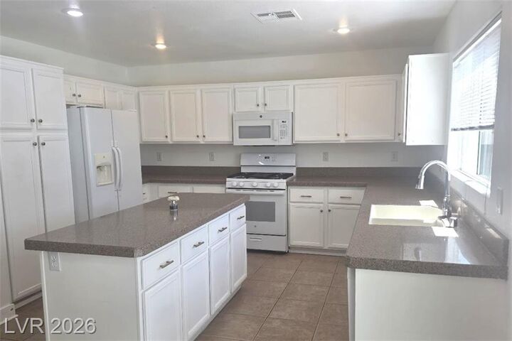 Property Photo: 977 Cardelina Lane NV 89052