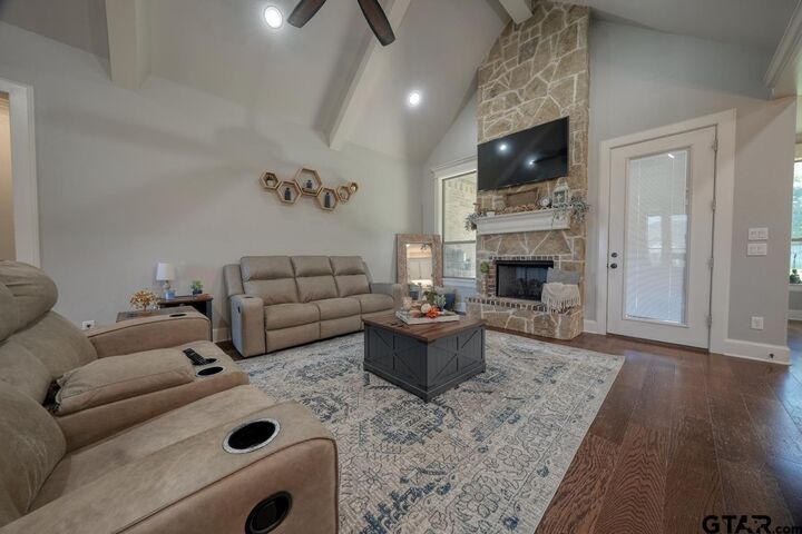 Property Photo:  440 Coventry St  TX 75757 