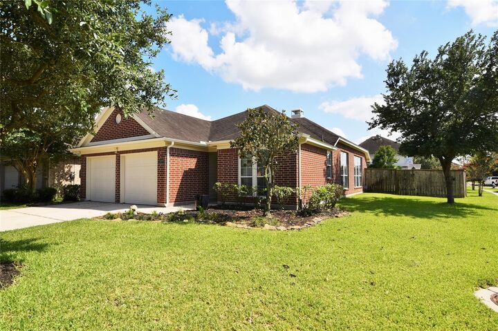 Property Photo: 1827 Vanderwilt Lane TX 77449