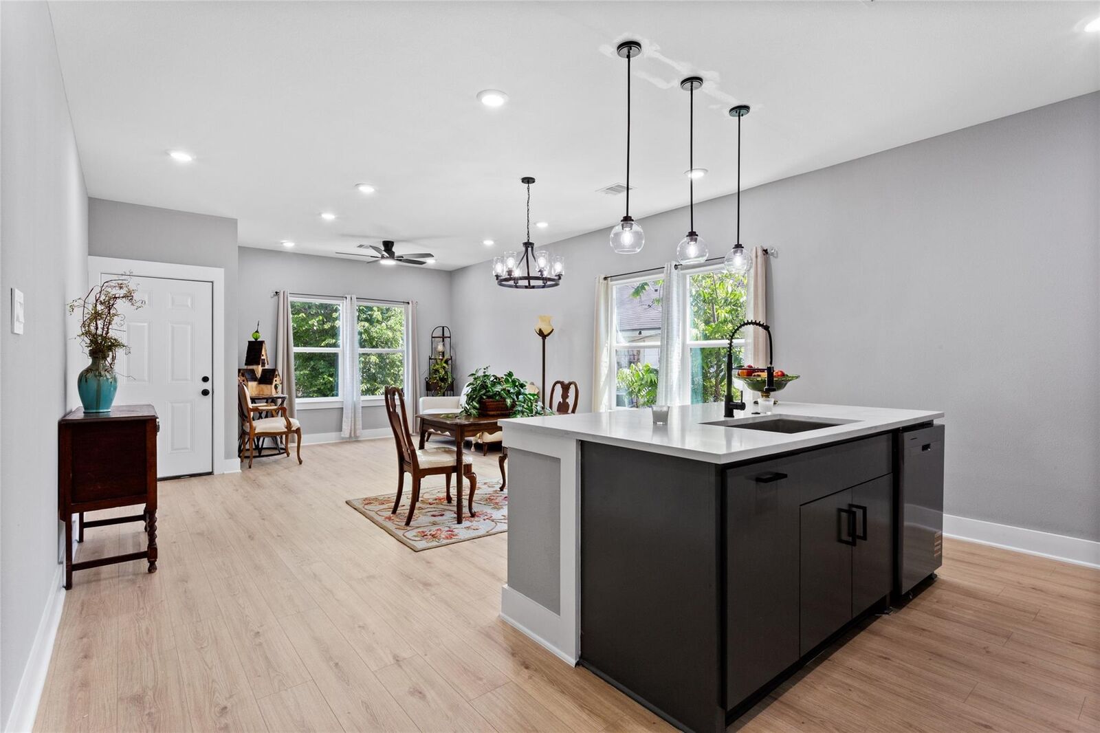 Property Photo: 3220 Josephine Street TX 77026