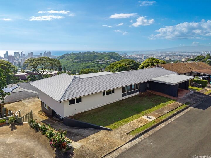 Property Photo: 2641 Aaliamanu Place HI 96813