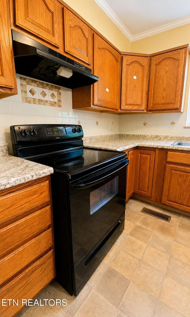 Property Photo:  1932 Eastern Ave  TN 37813 