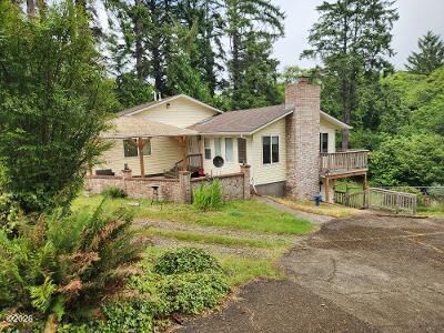 Property Photo: 2020 NE Surf Avenue NE OR 97367