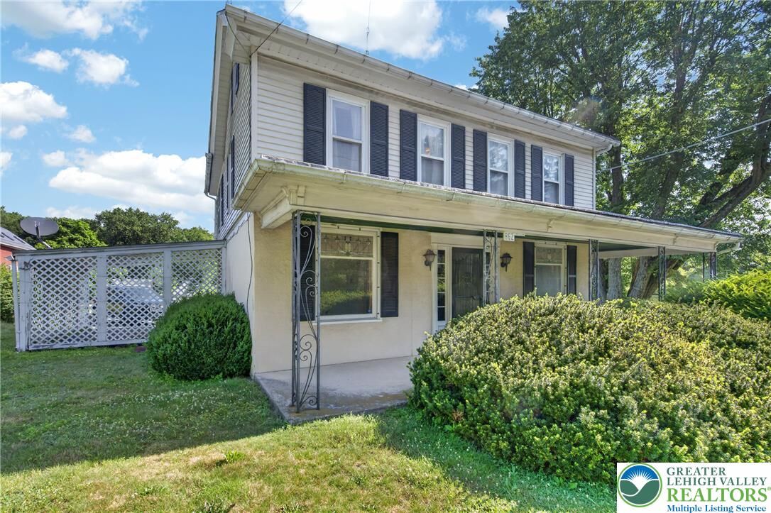 Property Photo: 862 Barnesville Drive PA 18214