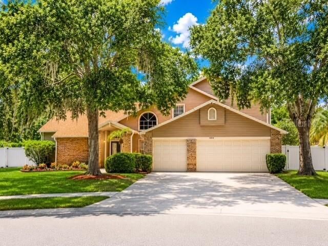 Property Photo:  1004 Muirfield Court  FL 32765 
