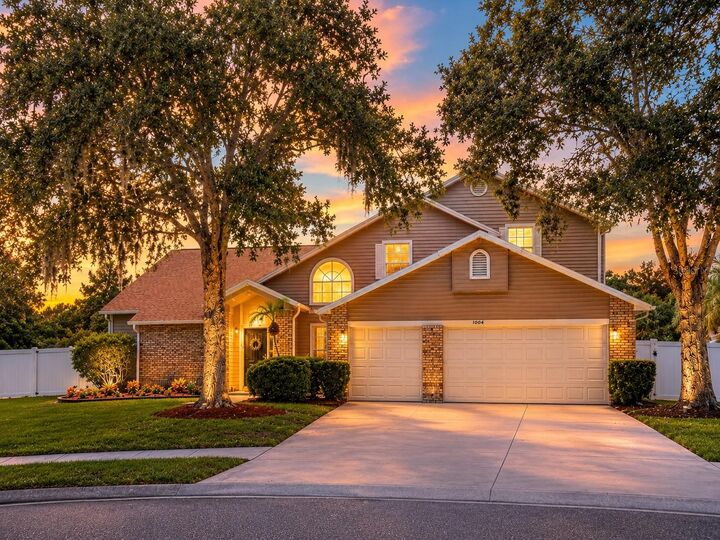Property Photo: 1004 Muirfield Court FL 32765