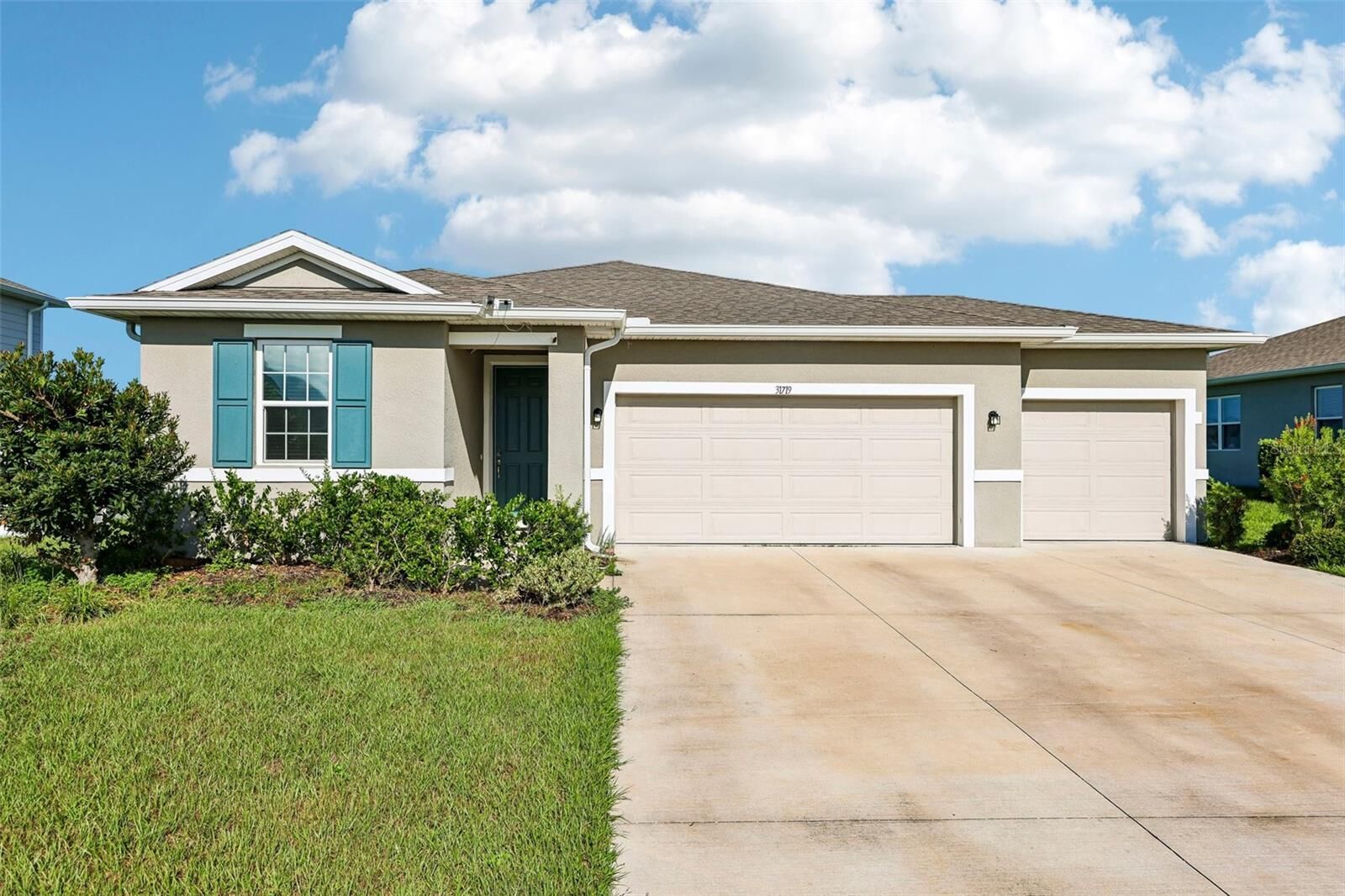 Property Photo: 31719 Broadwater Avenue FL 34748