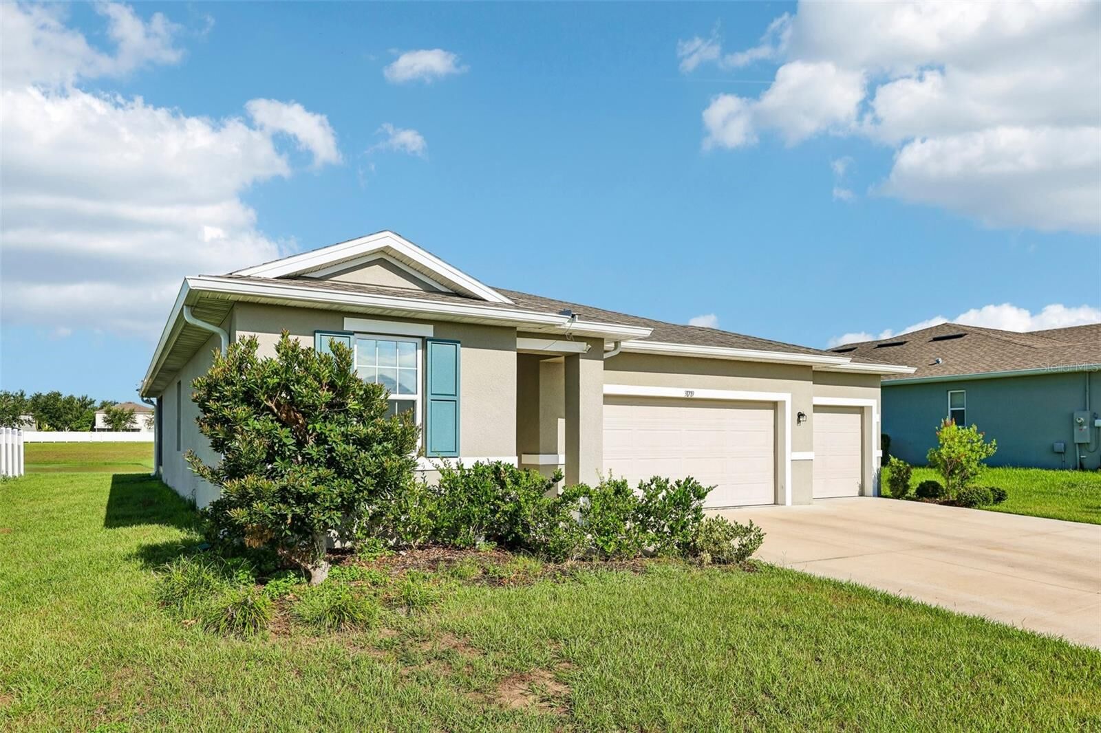 Property Photo:  31719 Broadwater Avenue  FL 34748 