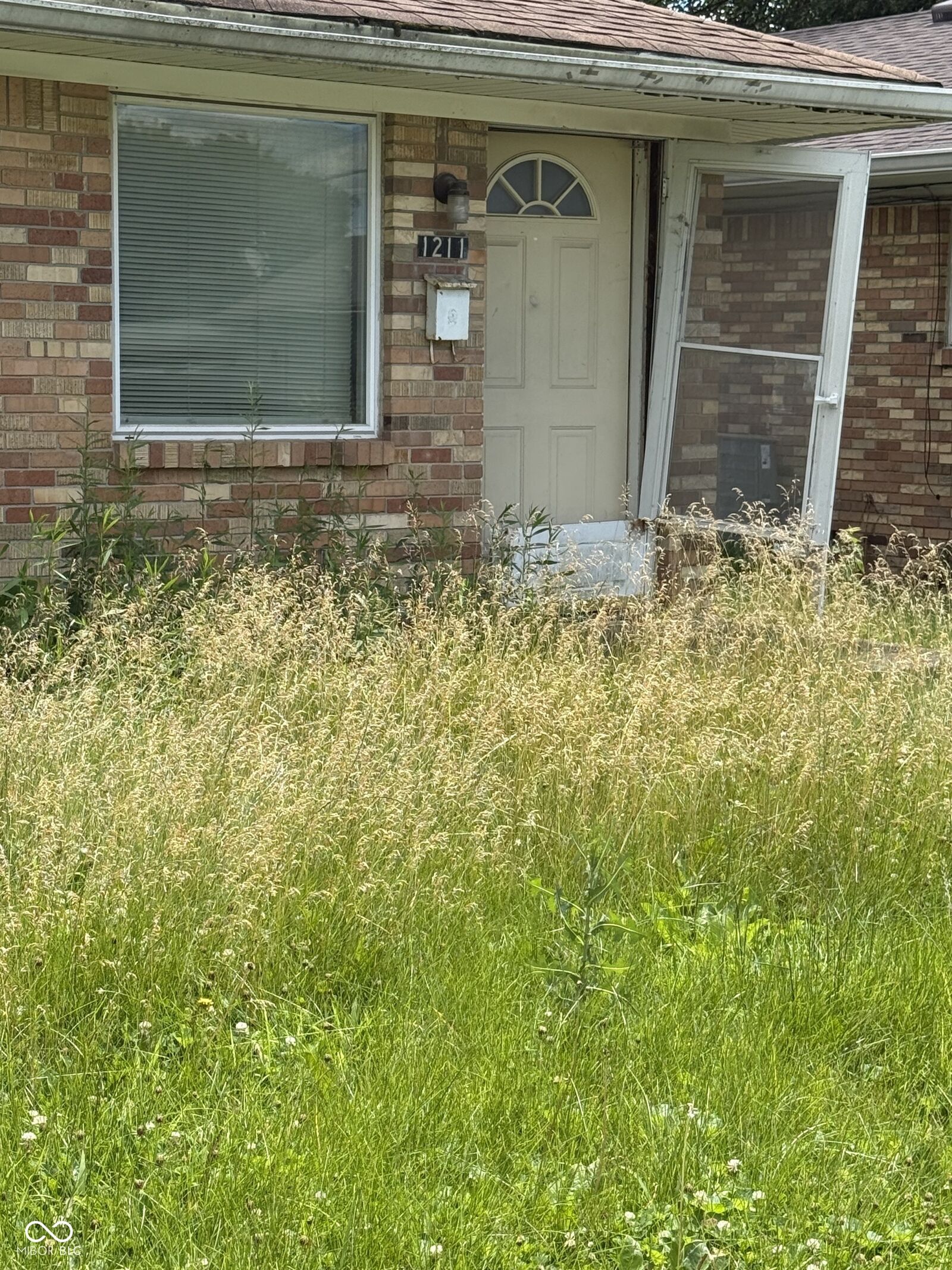 Property Photo: 1211 E Perry Street IN 46227