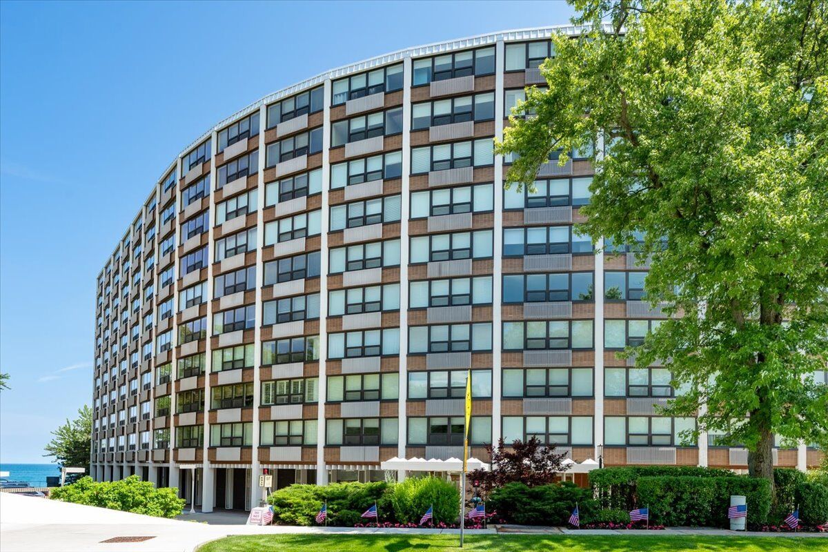 Property Photo:  1630 Sheridan Road 4H  IL 60091 