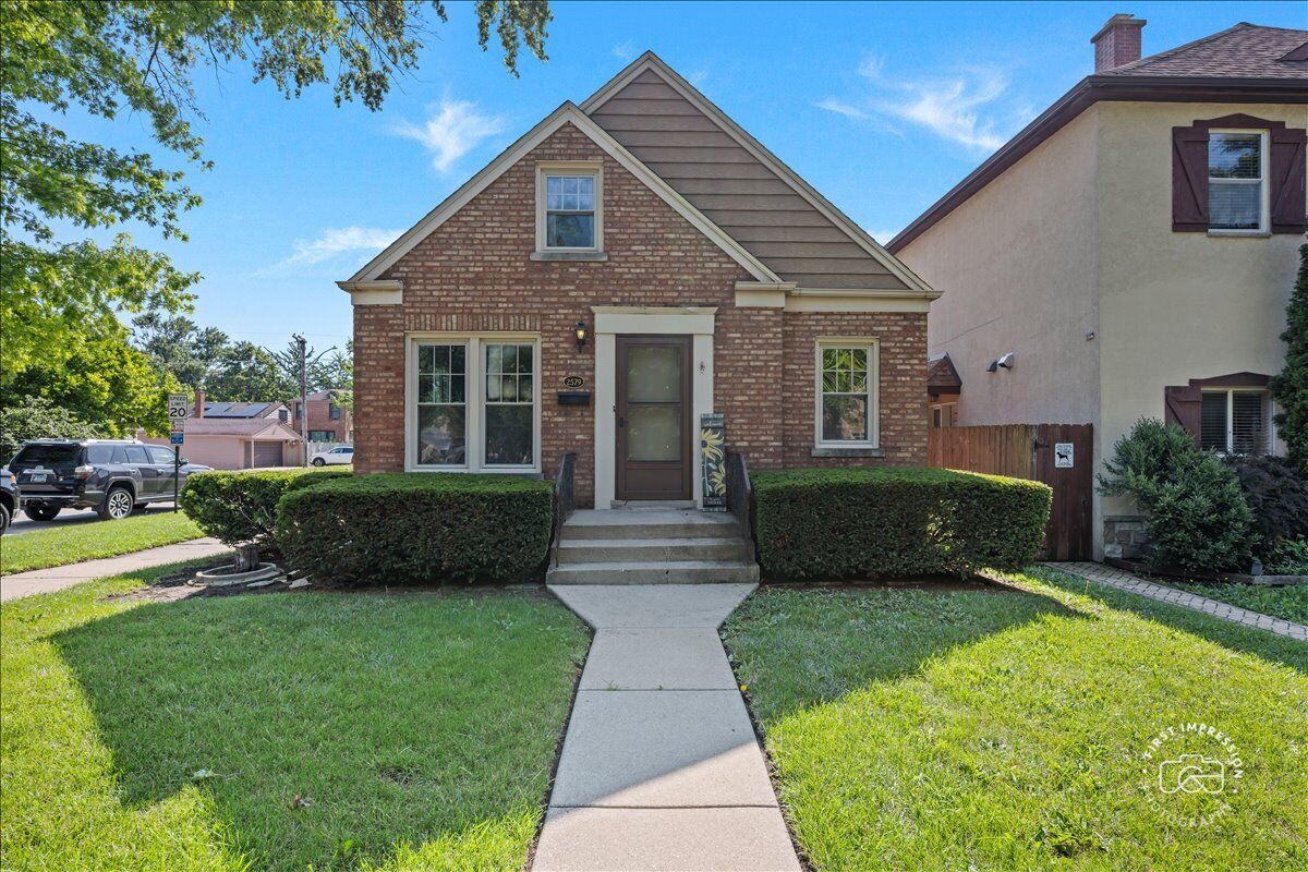 Property Photo: 2579 West Street IL 60171