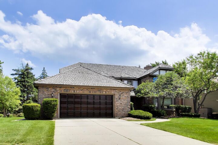 Property Photo: 1204 Kristin Drive IL 60048