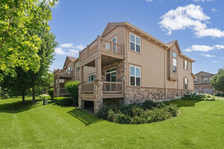 Property Photo: 1873 N Crenshaw Circle IL 60061