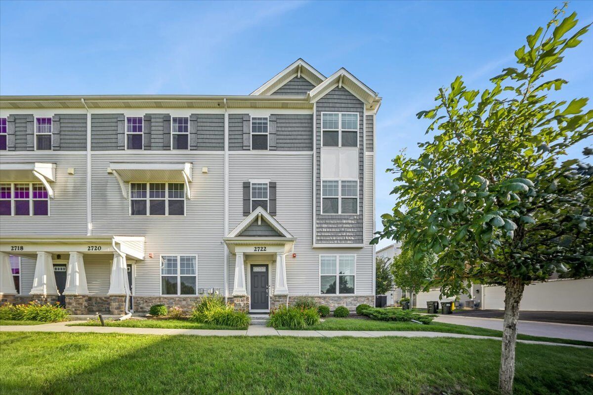 Property Photo: 2722 Lily Lane IL 60008