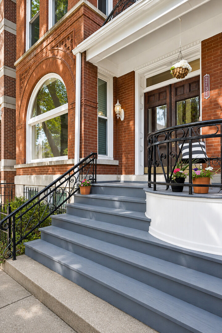 Property Photo: 2734 N Seminary Avenue 1A IL 60614