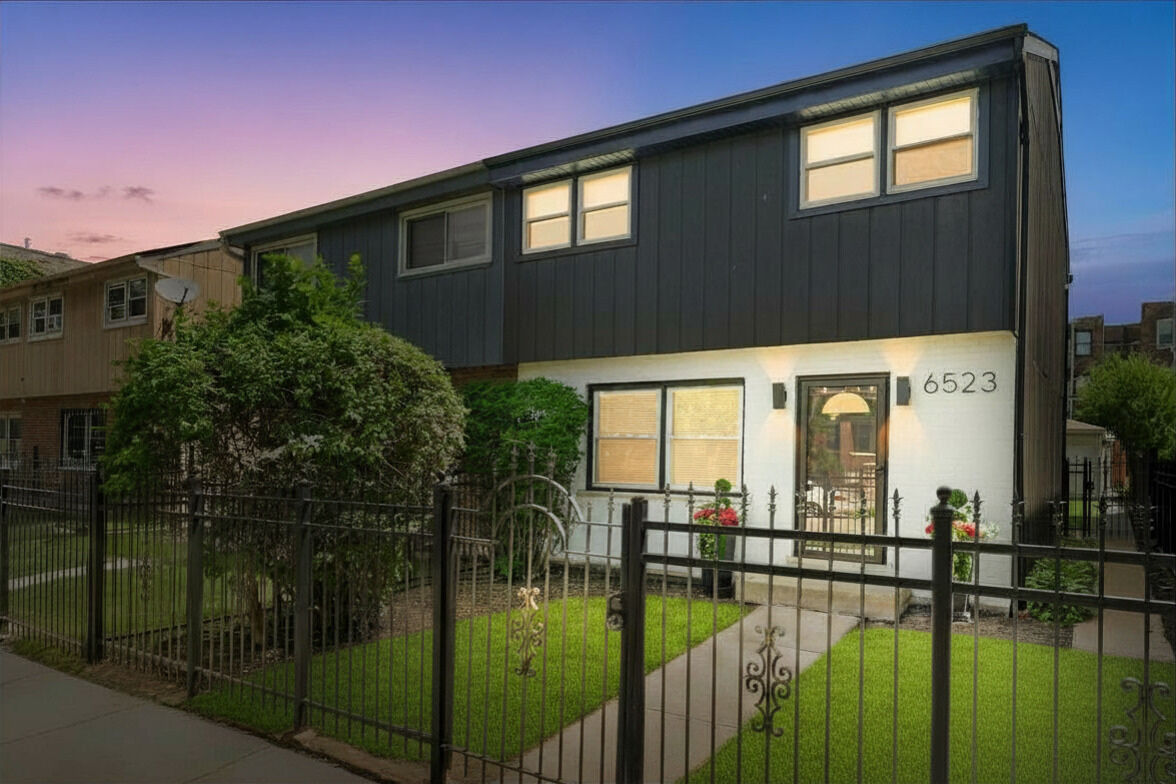 Property Photo: 6523 S Ellis Avenue 6523 IL 60637