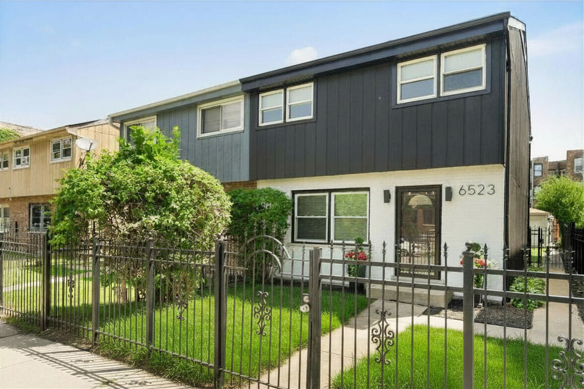 Property Photo:  6523 S Ellis Avenue 6523  IL 60637 