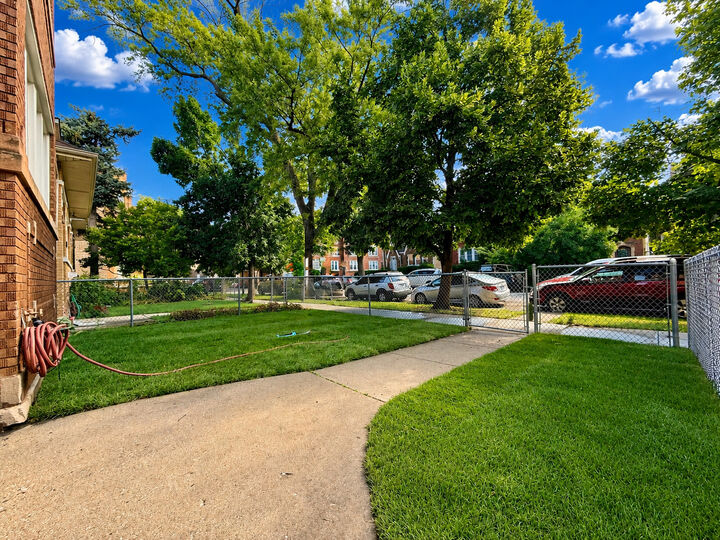 Property Photo:  5536 N Spaulding Avenue 1  IL 60625 
