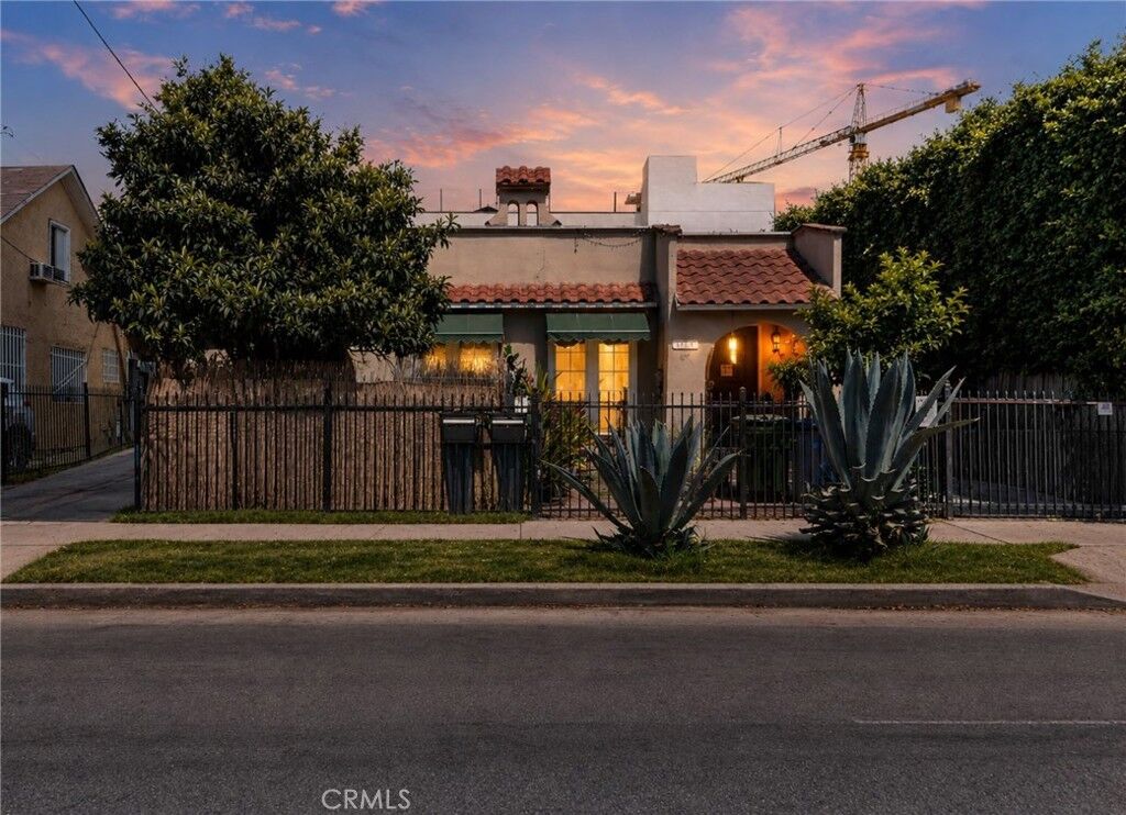 Property Photo: 1154 N Wilton CA 90038