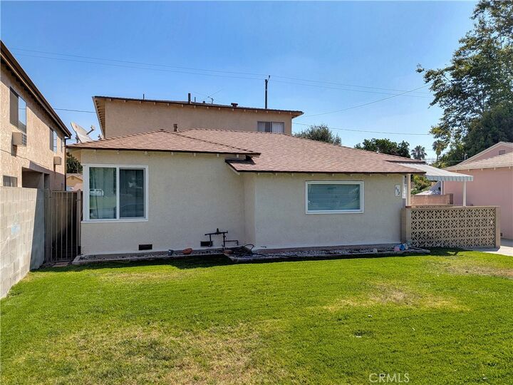 Property Photo:  652 N Whitnall Highway  CA 91505 