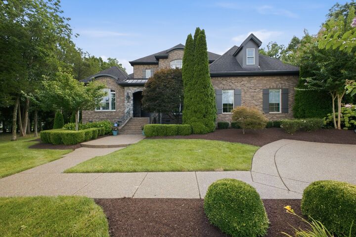 Property Photo:  1807 Eaves Ct  TN 37135 