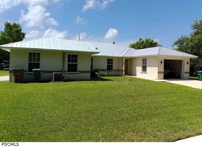 Property Photo:  2410 NE 6th Street  FL 33909 