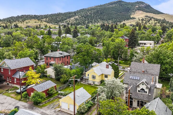 Property Photo:  617 Dearborn Avenue  MT 59601 