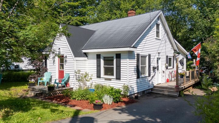 11 Parkview Road — photo 1