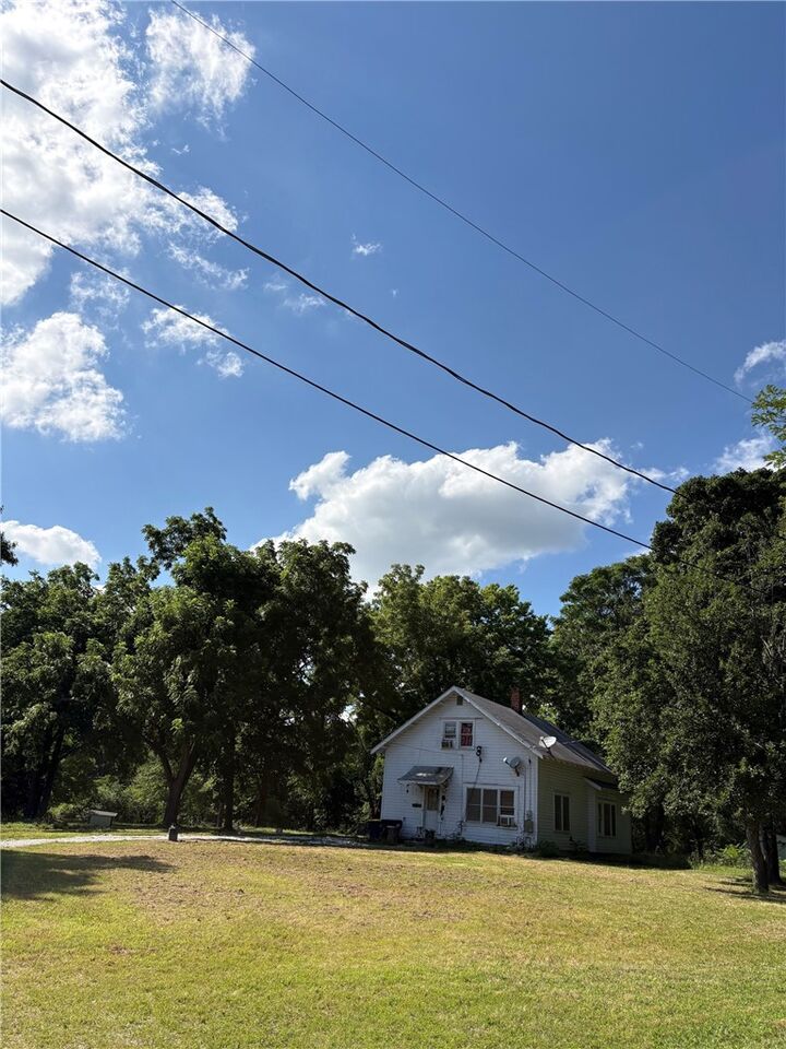 Property Photo:  801 E Hilltop Drive  AR 72756 