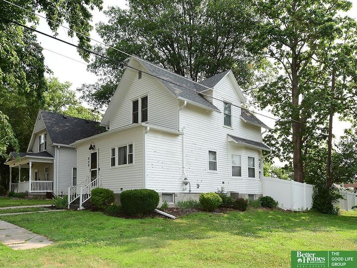 Property Photo: 848 N Walnut Street NE 68066