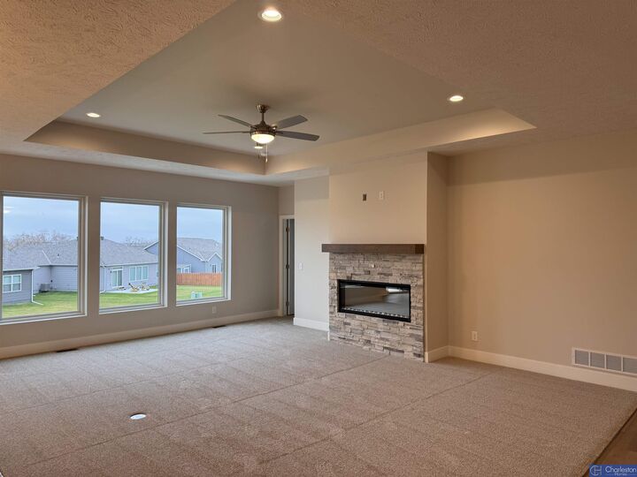 Property Photo: 20522 Riviera Drive NE 68028