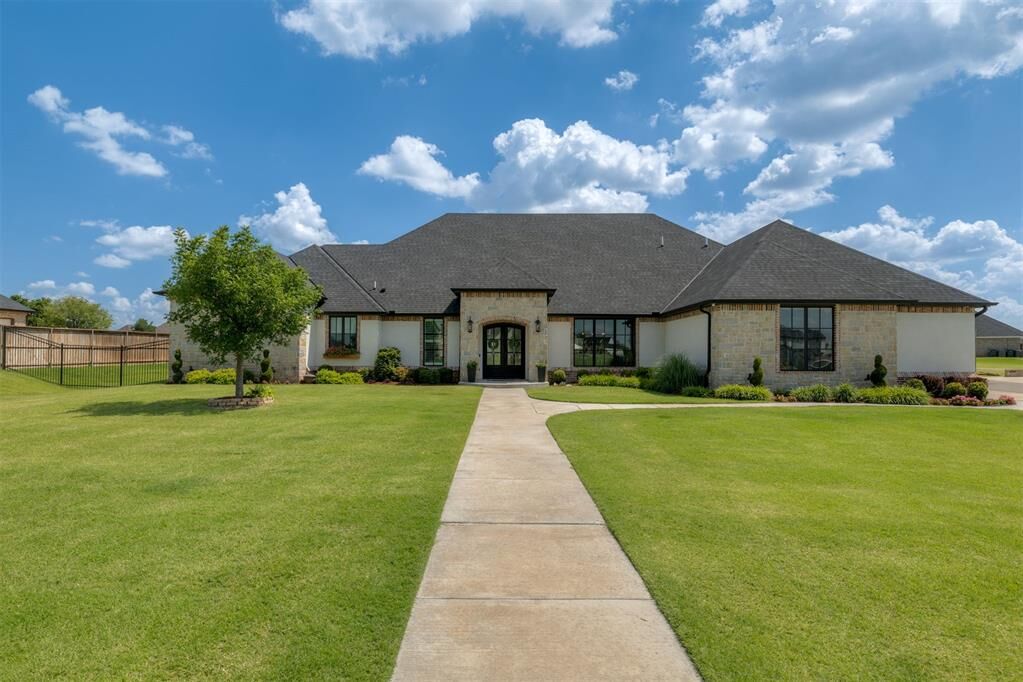 Property Photo: 2418 NW 223rd Street OK 73025