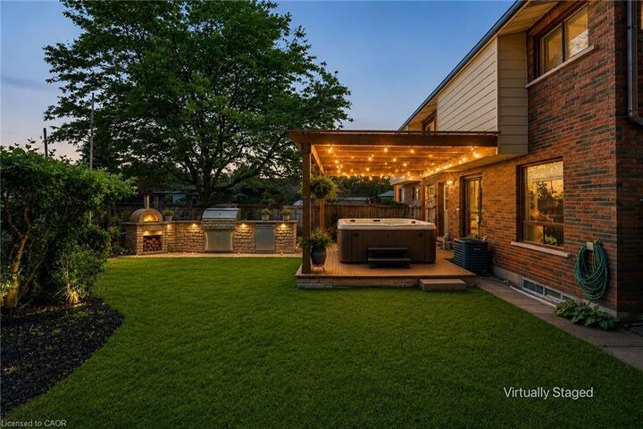 Property Photo:  5 Hugo Court  ON L9C 4Y8 